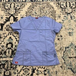💰3 items for $25 🏷 Women Dickies Ceil Blue Scrub Top fits like a Small/Medium